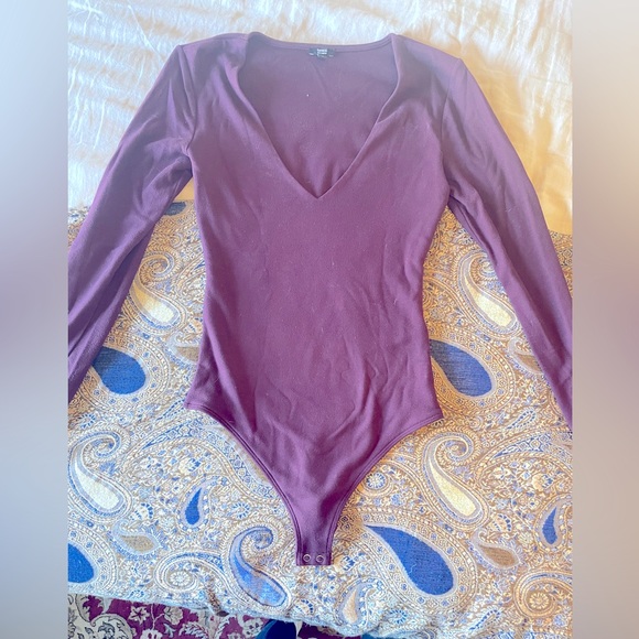 Express size small contour, v-neck bodysuit(s) - Picture 4 of 4